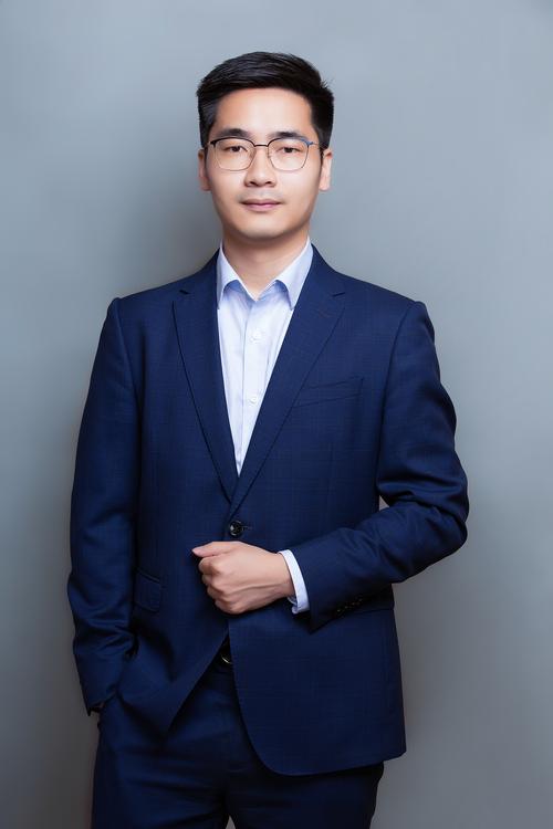 杨荣鑑创始人 & 执行董事